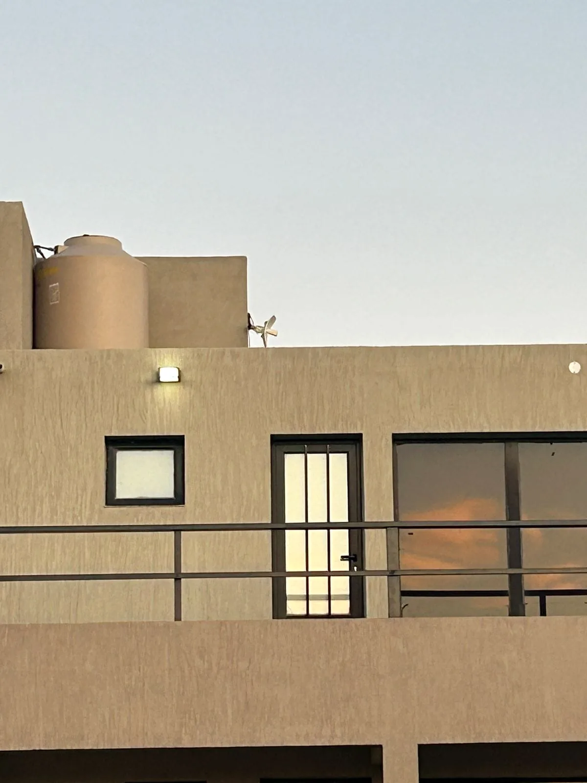 Detalle exterior de la planta alta de la vivienda loft
