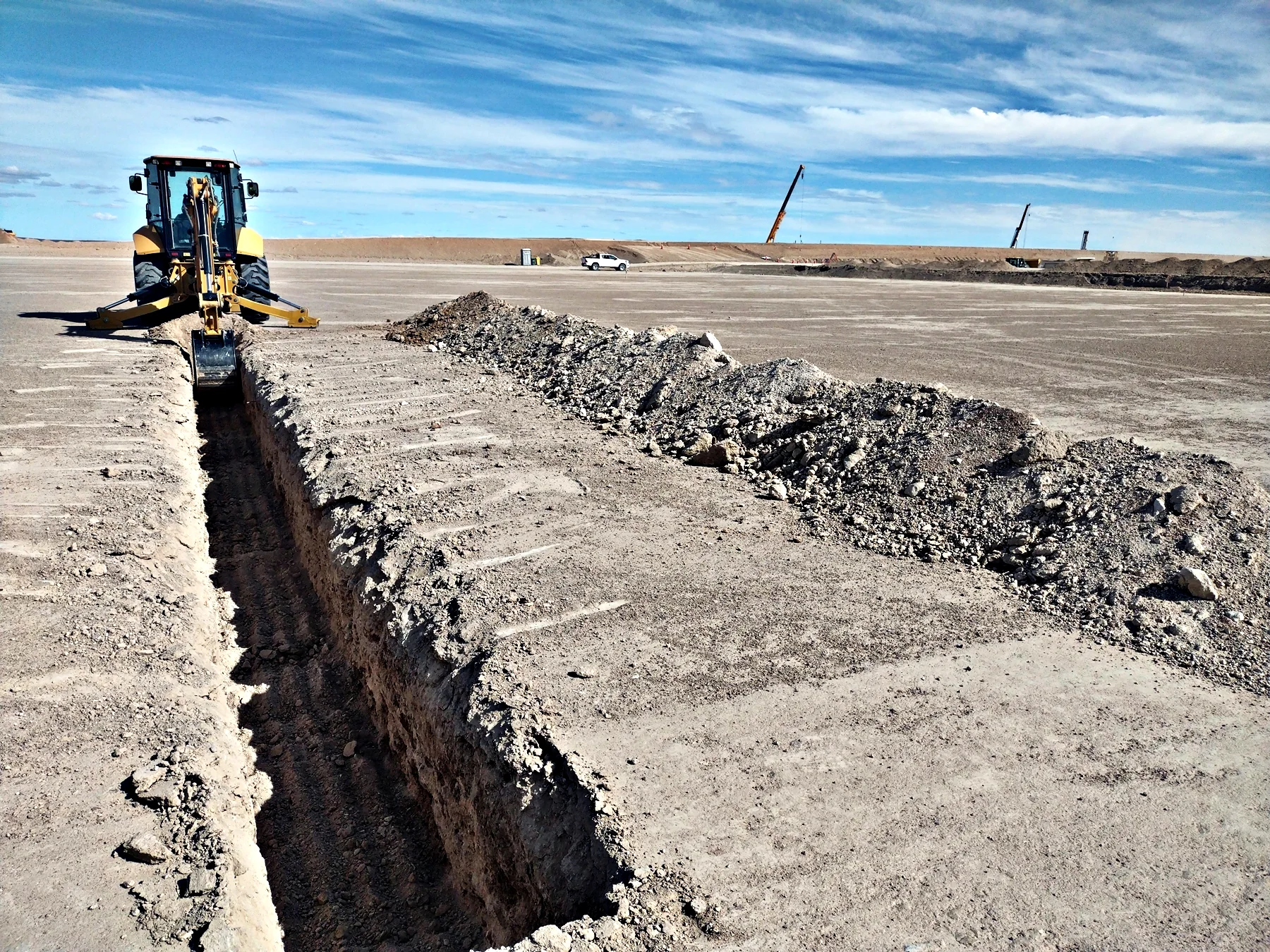 Excavación para la red de agua del campamento Vmos